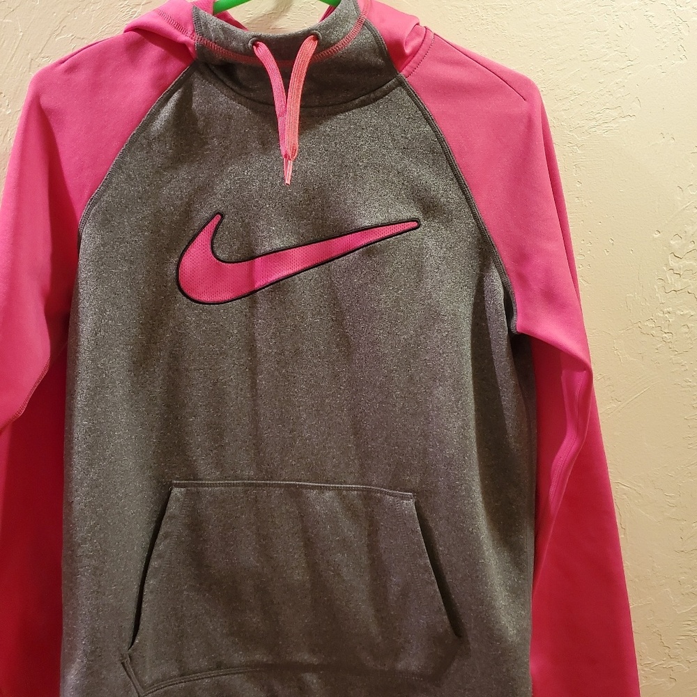 Nike Therma-Fit Pull Over.